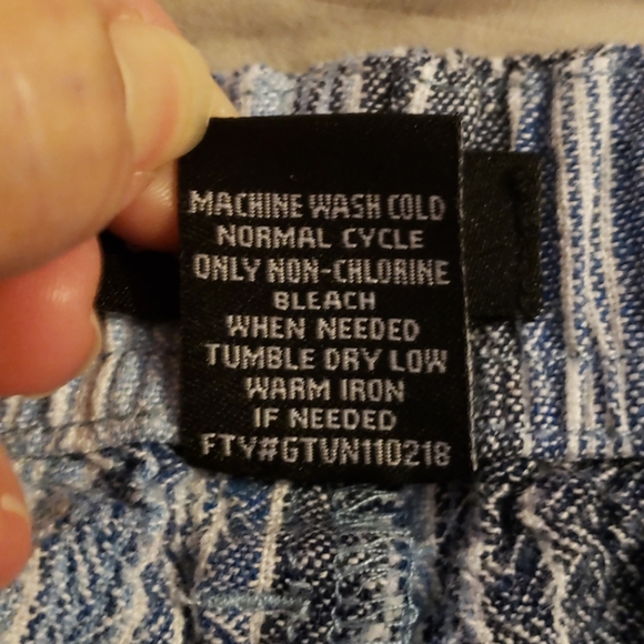 Shorts - Picture 6 of 7